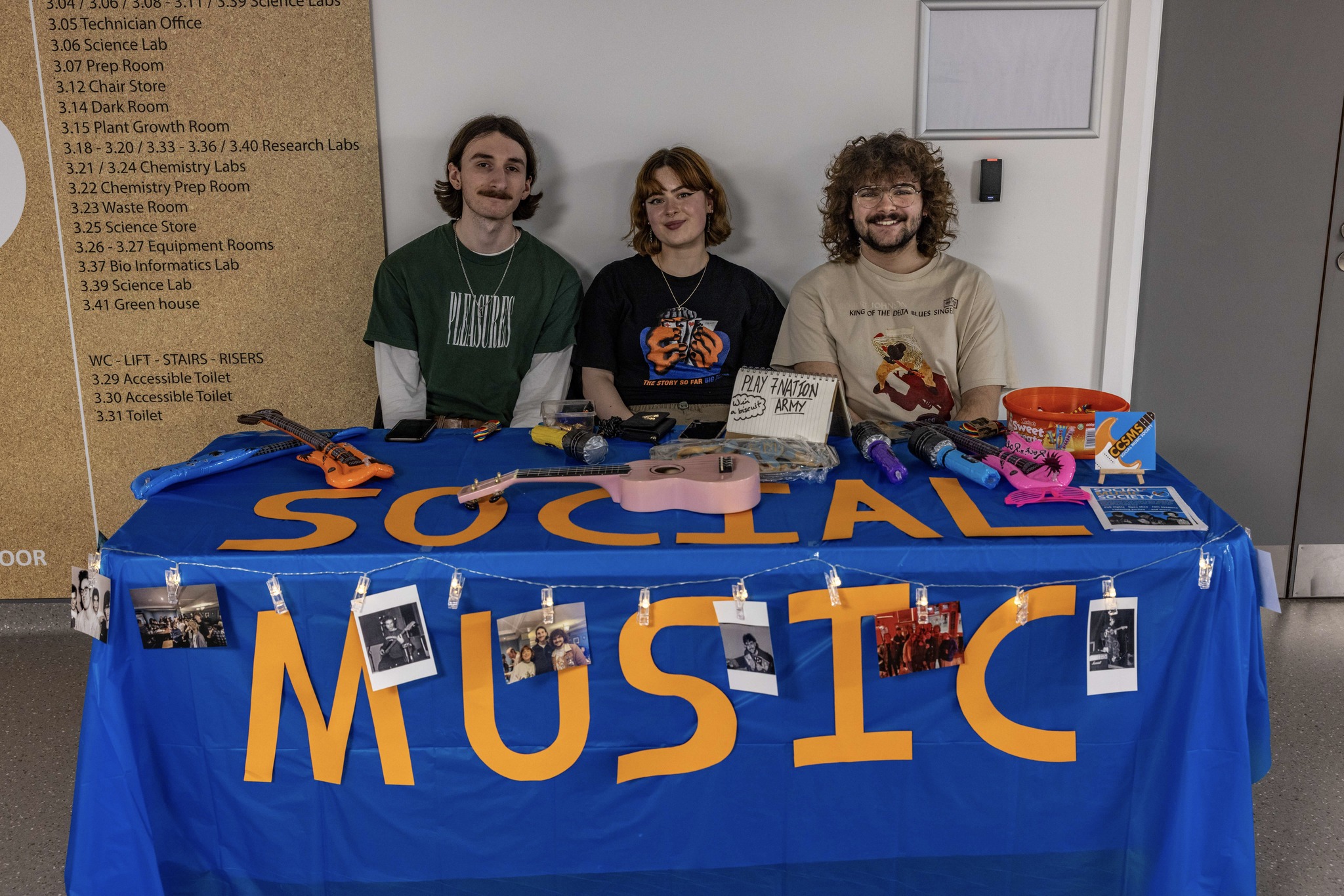 Societies are groups of students who share a common interest and provide opportunities for you to meet new people, pick up skills for later life and have fun while you do it.  Whether you're looking to take up a new hobby or want to keep up an existing int